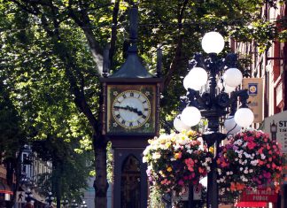 The popular spot in Vancouver, the Steam Clock; Photo by ©Pacific Walkers